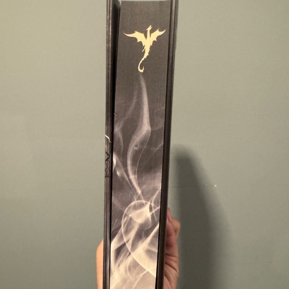 LAST ONE  • Onyx Storm • Target Exclusive Edition • Rebecca Yarros (Hardcover) - Picture 5 of 5